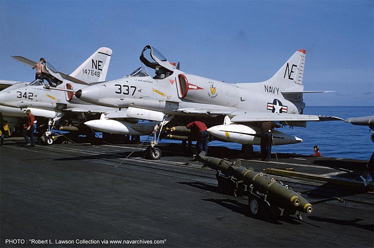 #A-4E Skyhawk USS Midway  - stavebnica [1:48]