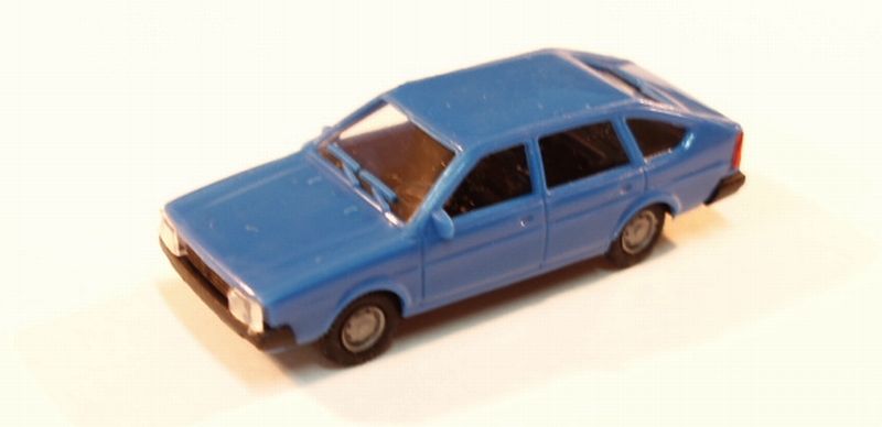 VW Passat -kremovy/ zeleny/ modry [H0]